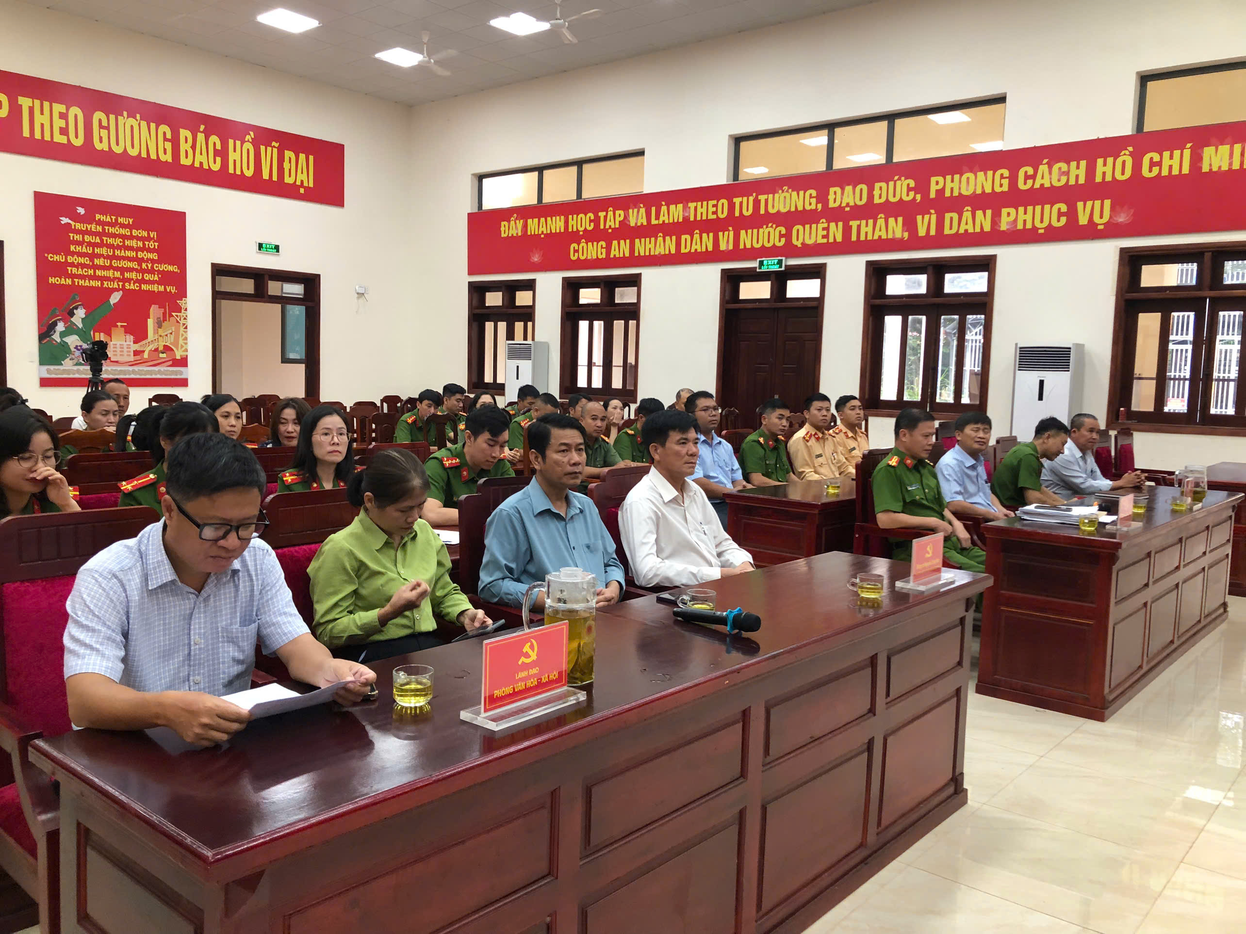 cac dai bieu tham gia hoi nghi 2